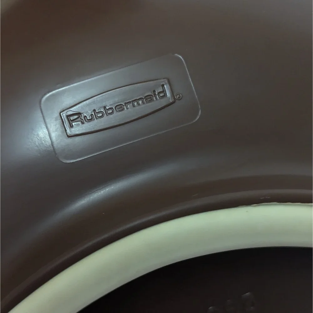 Rubbermaid vintage orange